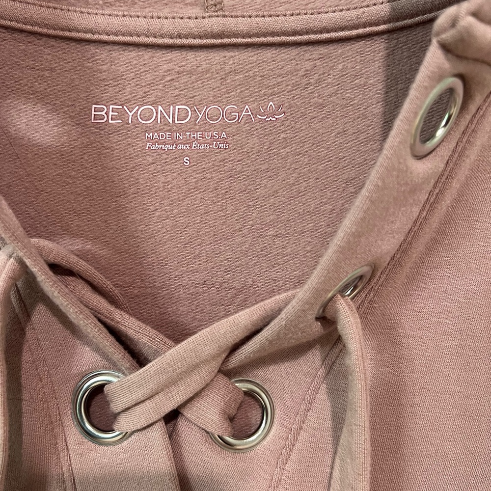 Beyond Yoga Mauve Lace-Up Cropped Sweatshirt - Picture 2 of 4